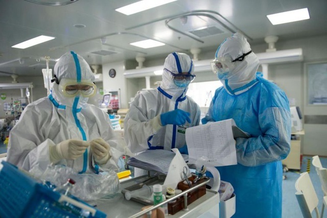  
Các y bác sĩ tại Trung Quốc vẫn đang ngày đêm làm việc, chống lại dịch bệnh Covid-19. (Ảnh: Weibo).