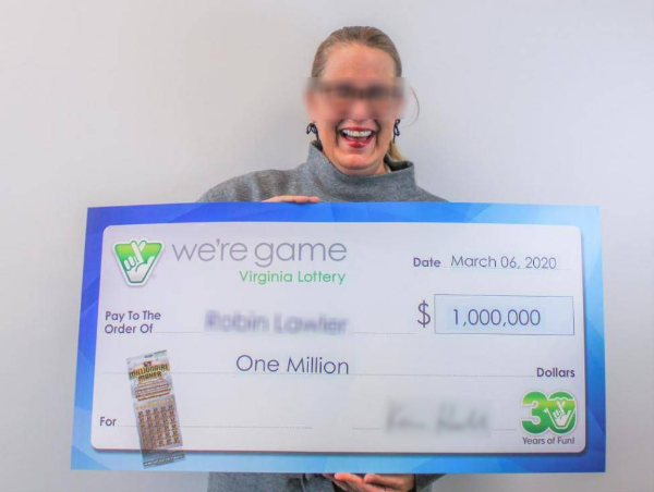  
Một người phụ nữ ở Virginia đã giành được giải độc đắc trị giá 1 triệu USD từ tấm vé số mà cô đã mua vào ngày sinh nhật. (Ảnh: Virginia Lottery)