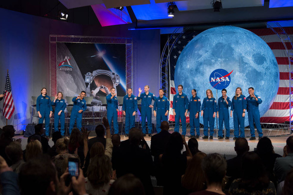  
Các phi hành gia đã tốt nghiệp 1 khóa đào tạo của NASA.