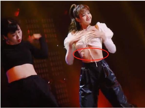 Netizen Trung trầm trồ trước vòng eo xương sườn của Lisa