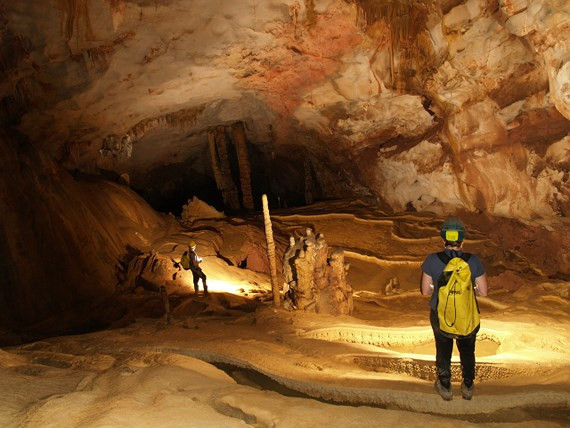  
Đoàn 12 người tham gia khảo sát hang động trong Vườn quốc gia Phong Nha - Kẻ Bàng (Ảnh minh họa: Báo Tổ quốc)