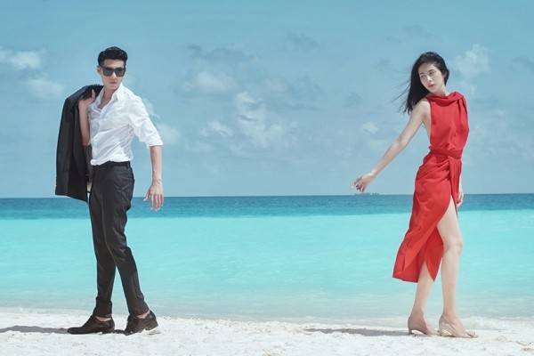  
Thủy Tiên và Noo Phước Thịnh ở trong MV Chuyện tình Maldives, các bối cảnh trong MV khiến người xem không thể rời mắt. 
