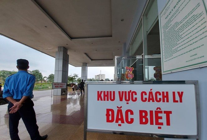  
Một khu cách ly được dựng lên ở bệnh viện tại Hà Nội (Ảnh: 24h)