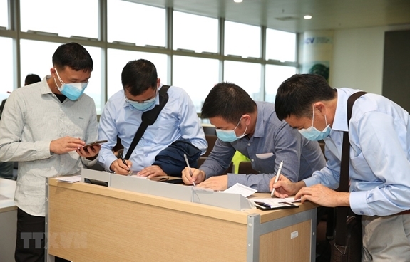  
Hành khách nhập cảnh tại sân bay Nội Bài (Ảnh: TTXVN)