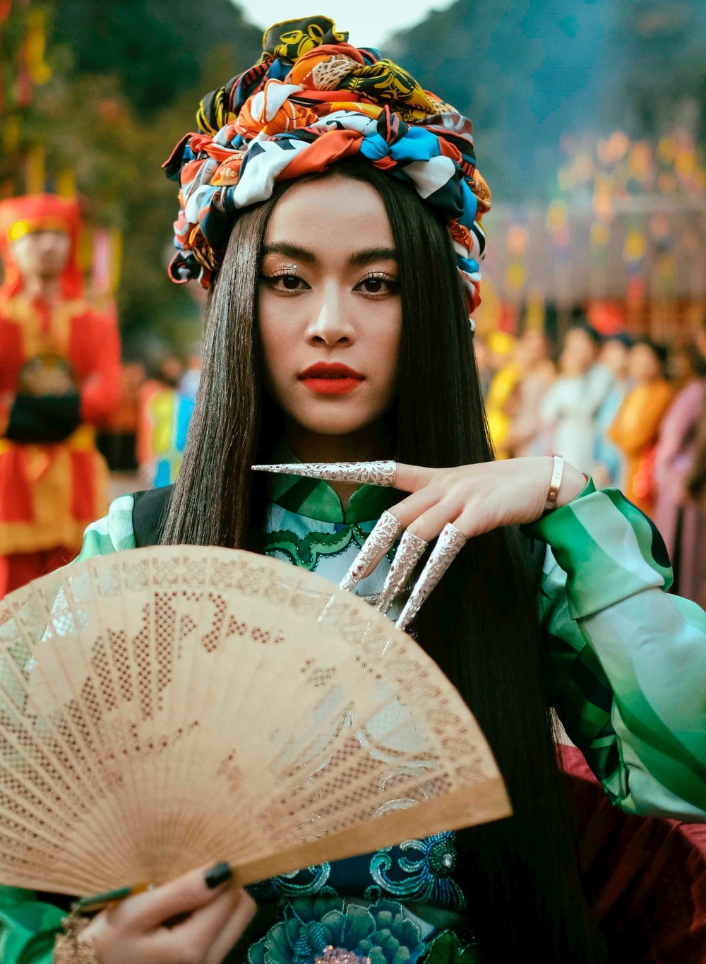  
Hoàng Thùy Linh​ mang đậm màu sắc dân gian nhưng cùng đầy hiện đại trong album Hoàng (Ảnh: Minh hoạ)