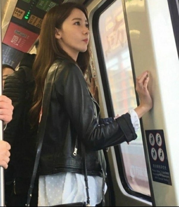  
Fan tình cờ gặp YoonA trên chuyến xe và cho ra đời bức ảnh huyền thoại. - Ảnh: YoonVNFC.