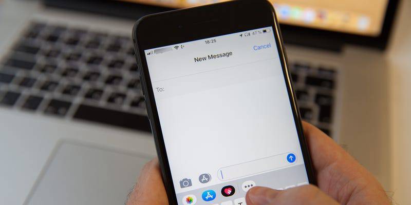  
Lỗi lạ khiến iPhone đơ máy khi nhận phải tin nhắn chứa ký tự lạ. (Ảnh: Business Insider)