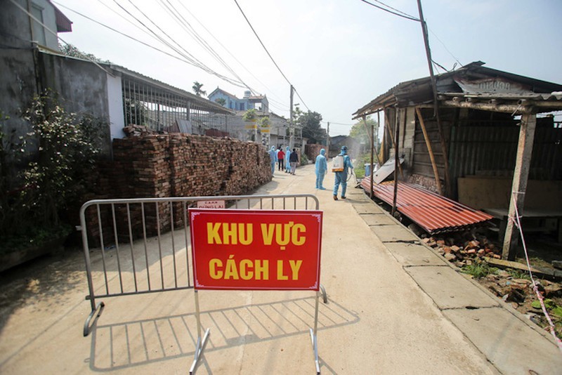  
Thôn Đông Cứu (huyện Thường Tín, Hà Nội) đã lập 10 chốt cách ly để kiểm soát tình hình dịch bệnh sau khi ghi nhận 1 ca nhiễm Covid-19 ở đây. (Ảnh: Báo Người Lao Động)