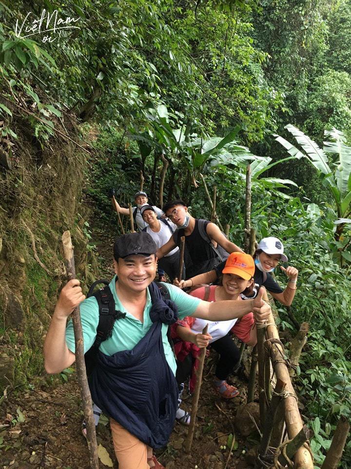  
Để góp phần giúp đỡ các em nhỏ, thành viên group Việt Nam Ơi - Nhật Hoàng đã tham gia chuyến từ thiện tại vùng núi Trà My.