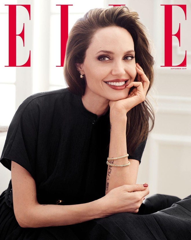  
Even though she is 45 years old, her beauty still fascinates many people.  (Photo: ELLE)