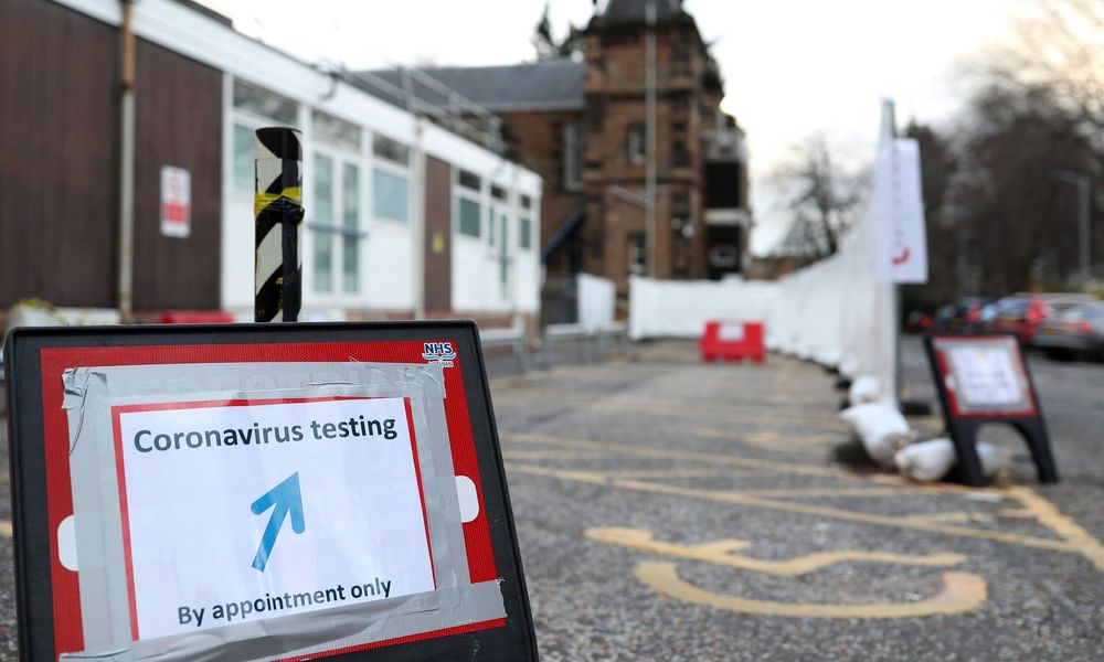  
Hình ảnh của trung tâm xét nghiệm virus Corona chủng mới tại 1 bệnh viện ở Edinburgh, Anh. (Nguồn: Reuters)