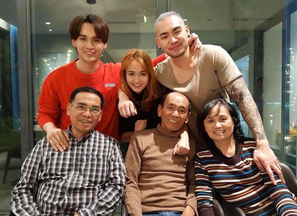  
Gia đình của ca sĩ Nguyễn Trần Trung Quân (Ảnh: Instagram NV)