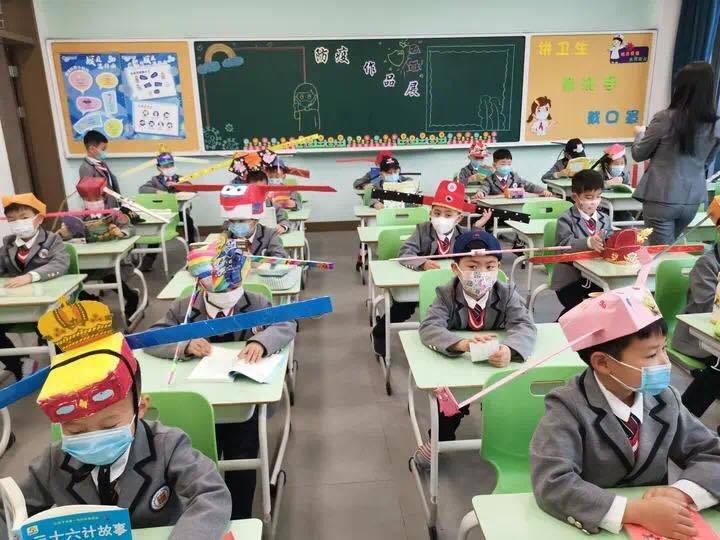  
Hình ảnh trẻ em đội mũ tự chế tại Trung Quốc. (Ảnh: Da Rui)