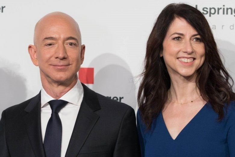  
MacKenzie Bezos và chồng cũ. (Ảnh: AFP)