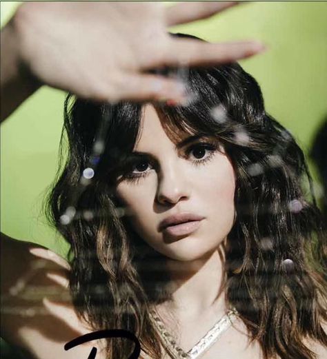  
Selena sẽ quyên góp doanh thu bán sản phẩm liên quan tới ca khúc Dance Again.