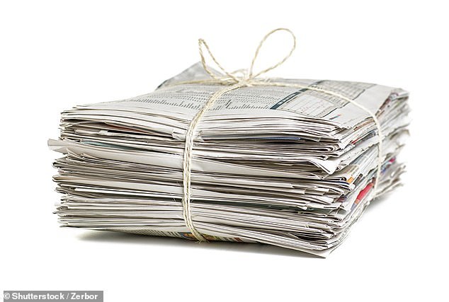  
Bề mặt giấy báo, giấy vệ sinh là khoảng 3 tiếng đồng hồ. (Ảnh minh hoạ: Daily Mail)
