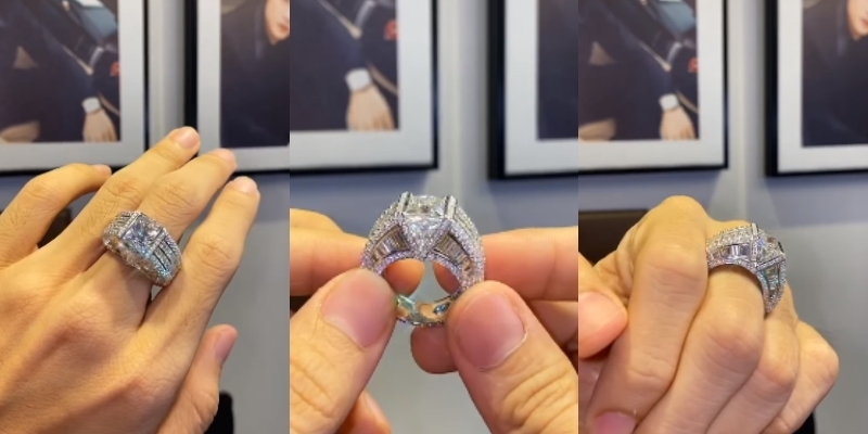  
Cận cảnh chiếc nhẫn được đính khắc kĩ lưỡng và nổi bật với viên kim cương ở giữa - Tin sao Viet - Tin tuc sao Viet - Scandal sao Viet - Tin tuc cua Sao - Tin cua Sao