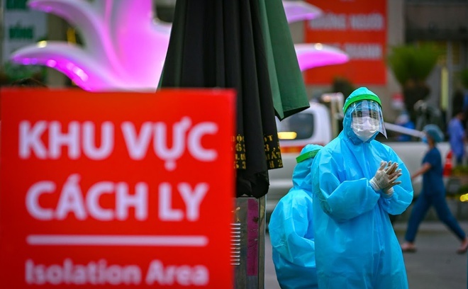  
Công tác phòng chống dịch bệnh đang được cơ quan y tế Việt Nam thực hiện quyết liệt (Ảnh: Zing)