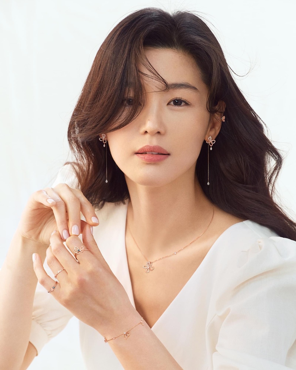 Cuộc đời viên mãn, đáng mơ ước của "Mợ chảnh" Jeon Ji Hyun