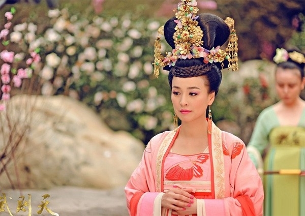  
Sự xuất hiện ấn tượng của cô trong Võ Tắc Thiên càng thêm thu hút sự chú ý của khán giả. (Ảnh: Weibo)