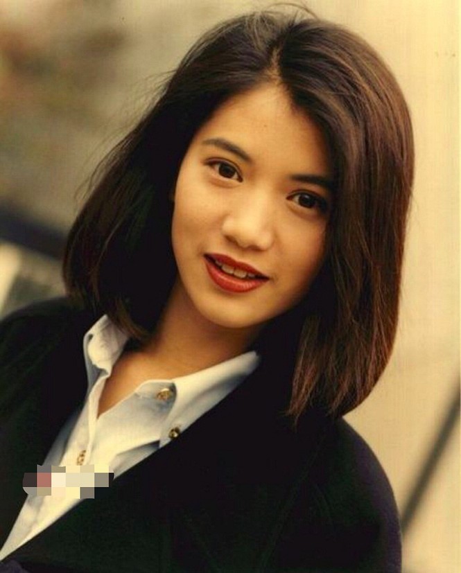  
Viên Vịnh Nghi của thập niên 1999 – 2000 là nàng Hoa đán TVB nhận được lượng người hâm mộ vô cùng đông đảo. (Ảnh: Sina)