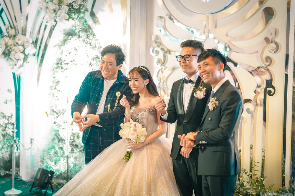  
Đám cưới của Joyce và Tâm Nguyễn có sự góp mặt của nhiều nghệ sĩ nổi tiếng. (Ảnh: FBNV)
