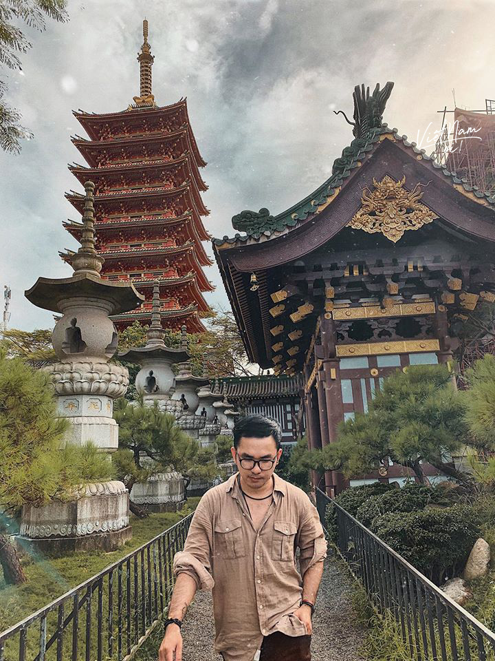  
Với kiểu trang phục hơi hướng Trung Quốc hoặc Nhật Bản, bạn sẽ có những bức ảnh cực đẹp tại chùa Minh Thành.