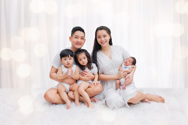  
Gia đình Thành Đạt - Hải Băng hạnh phúc viên mãn với 3 người con. (Ảnh: FBNV)
