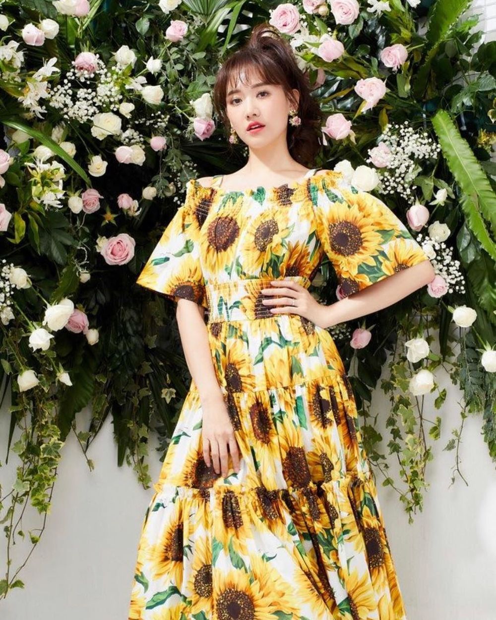  
Khi diện chiếc đầm hoa thế này, visual của Hari Won vẫn vô cùng rạng ngời. Ảnh: Instagram