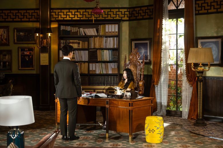  
Căn phòng của chủ tịch Jang Man Wol. (Ảnh: tvN)