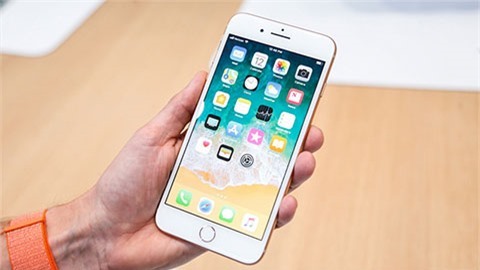  
iPhone 8 và iPhone 7 Plus tại Việt Nam giảm giá còn dưới 6 triệu đồng​. (Ảnh: 24h)