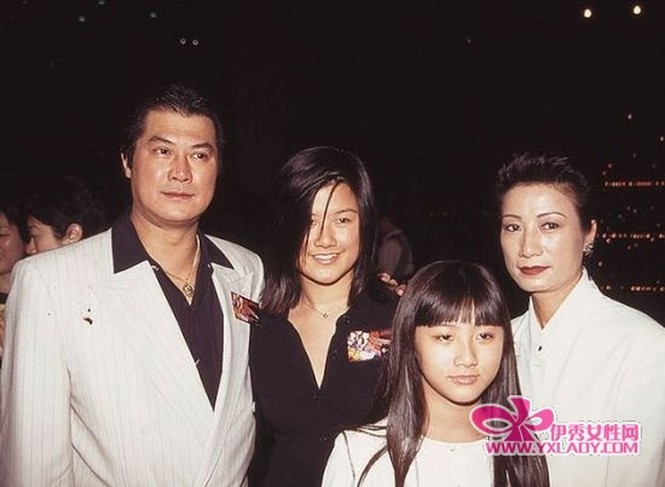  
Đặng Quang Vinh có gia đình riêng với vợ và hai cô con gái. (Ảnh: YXLADY)