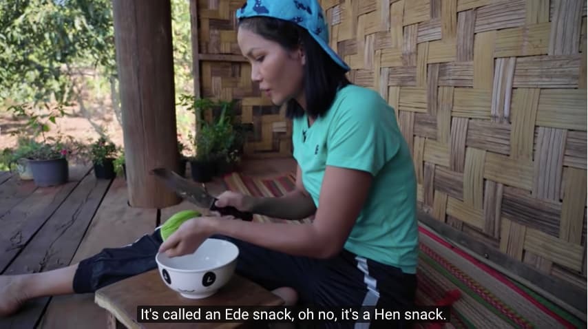  
H'Hen Niê thường xuyên làm những món ăn vặt hái trong vườn chiêu đãi gia đình (Ảnh: NVCC). - Tin sao Viet - Tin tuc sao Viet - Scandal sao Viet - Tin tuc cua Sao - Tin cua Sao