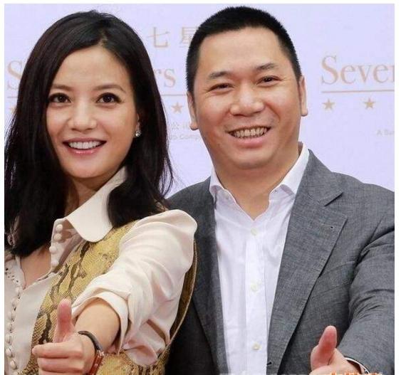  
Chồng của Triệu Vy hiện tại là đại gia – doanh nhân Singapore sở hữu sản nghiệp cực khủng. (Ảnh: Weibo)