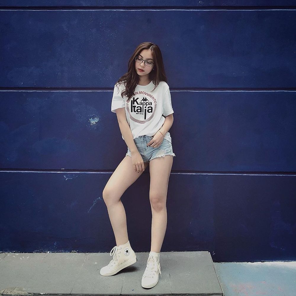  
Thời trang Nhật Lê trở thành nguồn cảm hứng lớn cho các bạn trẻ Việt, cô ưu tiên chọn sneaker cho mọi outfit (Ảnh: Instagram nhân vật)