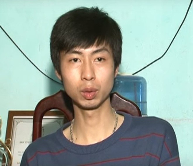  
Bên cạnh bức ảnh Đen trả lời phòng vấn ở Quảng Ninh, hình ảnh mới đây của rapper một lần nữa khiến CĐM trầm trồ về màn "lột xác" của anh. 