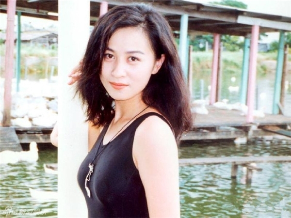  
Lưu Gia Linh những năm 1990. (Ảnh: Voz)
