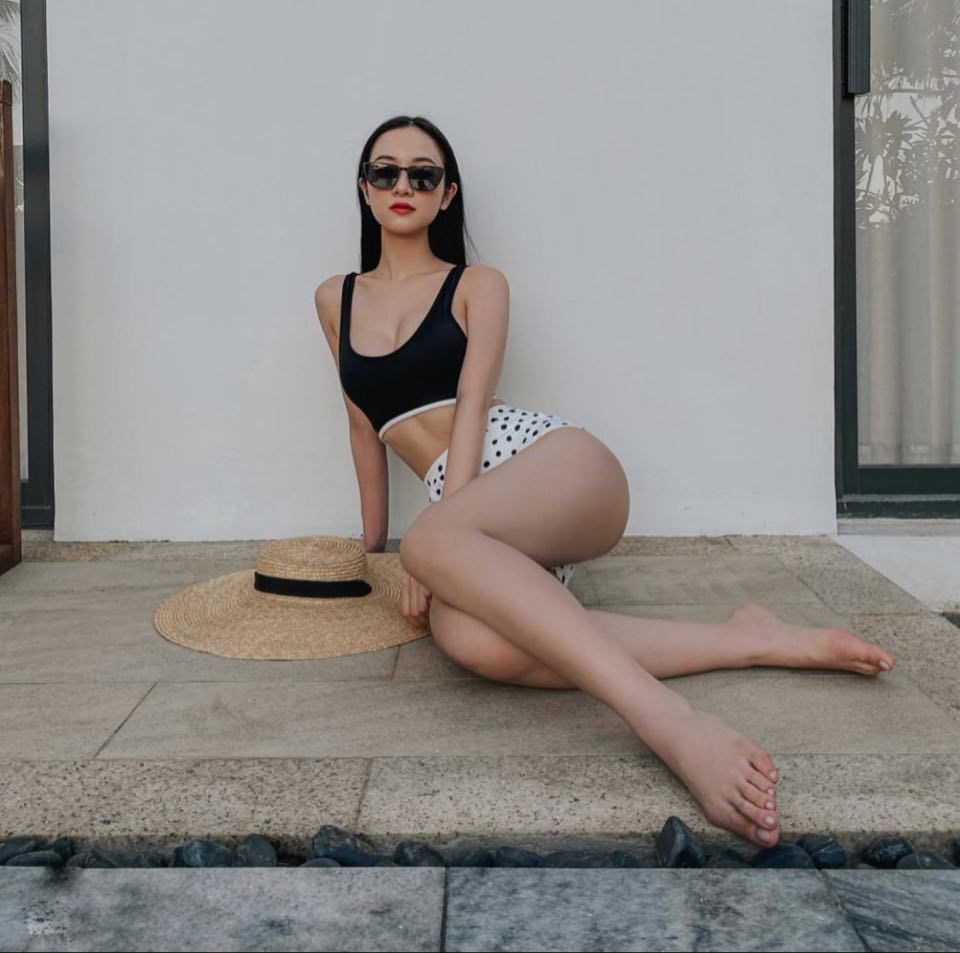  
Jun Vũ cũng có màn khoe đường cong quyến rũ trong trang phục bikini. (Ảnh: Instagram)