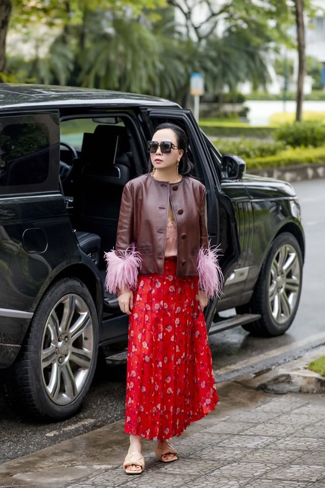  
Outfit gây tranh cãi của Phượng Chanel. (Ảnh: FBNV)