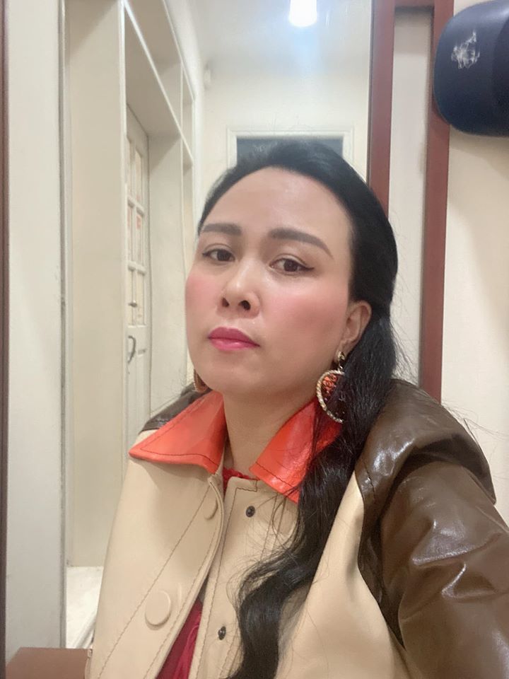  
Bạn gái Quách Ngọc Ngoan vẫn chăm "lên đồ" và makeup trong thời gian nghỉ dịch. (Ảnh: FBNV)