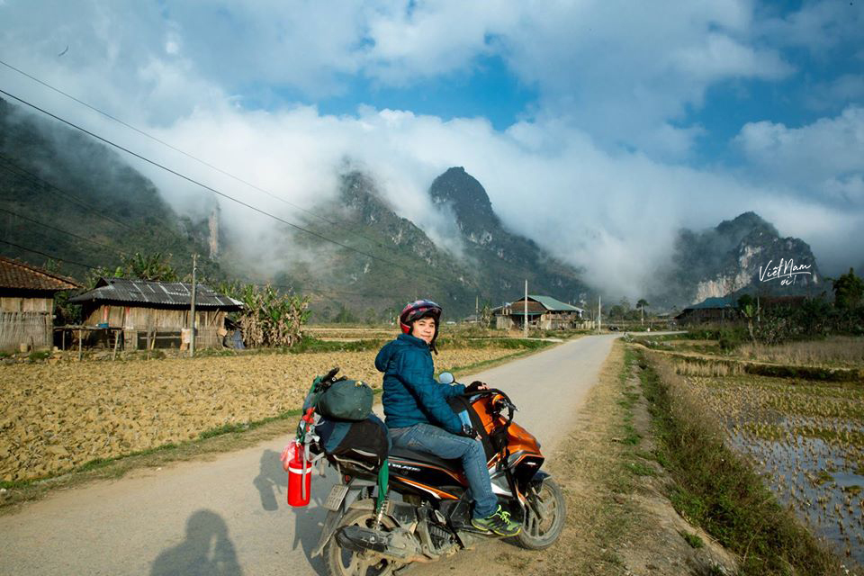  
Hầu hết các chuyến đi của anh Thanh Tuấn và bạn đồng hành đều trên xe máy, săn vé rẻ.