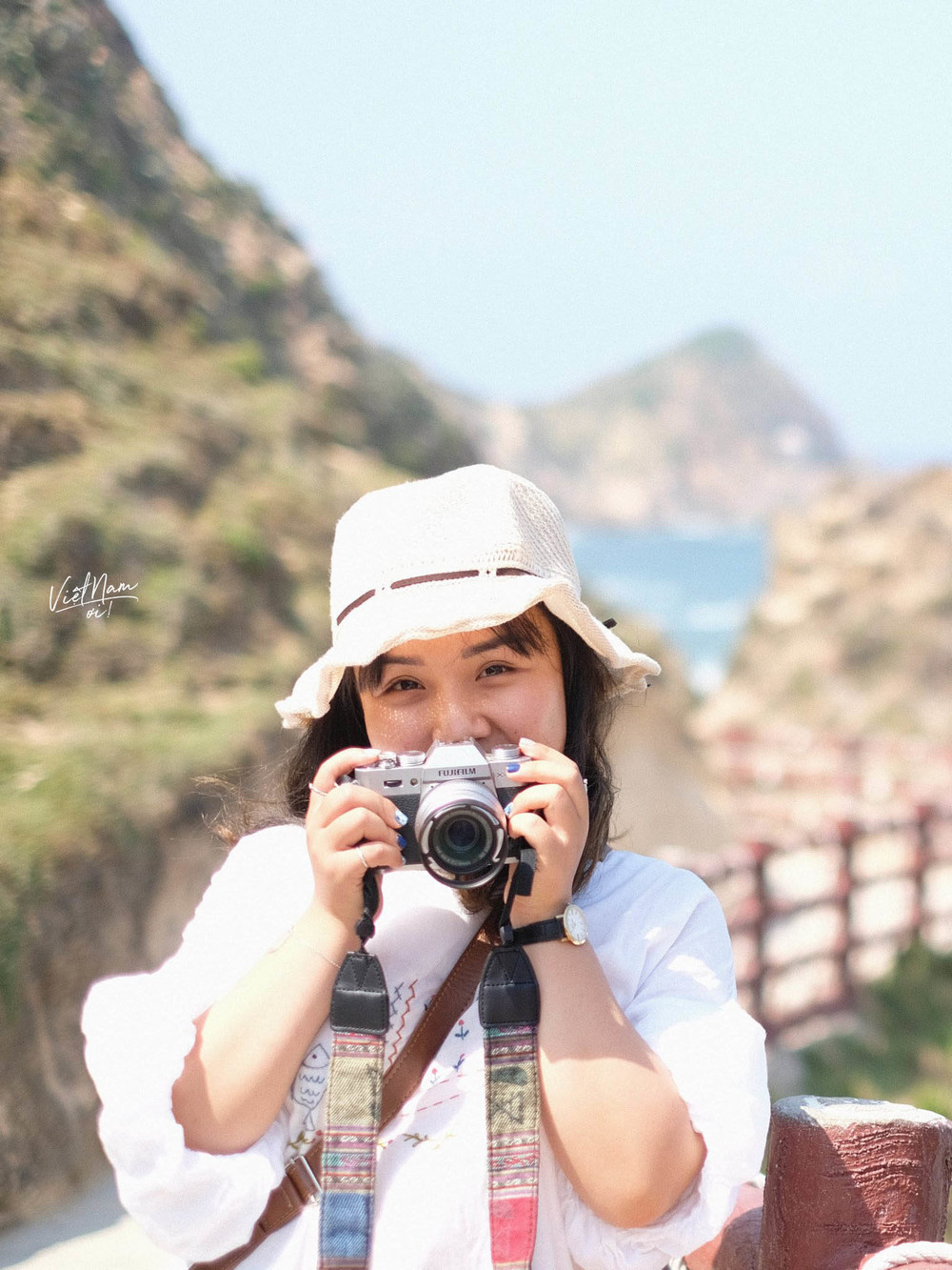  
Từ đam mê khám phá, Hoàng Anh thêm vào niềm yêu thích chụp ảnh và viết blog về du lịch.