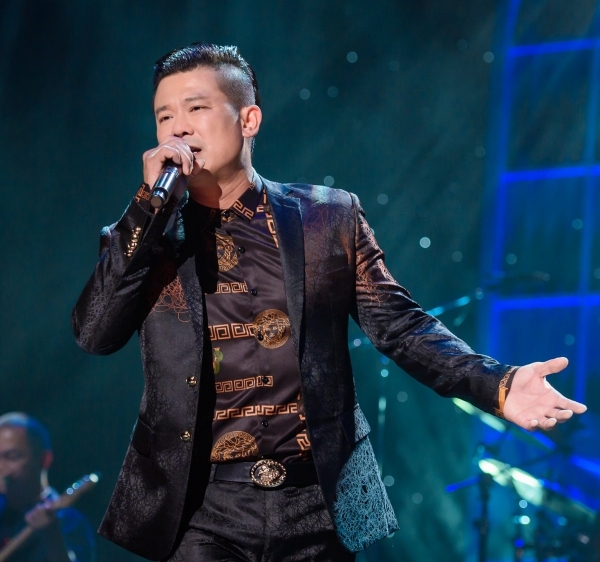  
Tại Mỹ, Vân Quang Long vẫn đi hát vào mỗi cuối tuần. (Ảnh: 24h)