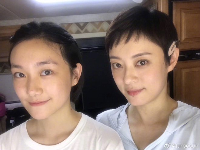  
Hai chị em Tôn Lệ, Tôn Diễm. (Ảnh: Weibo)