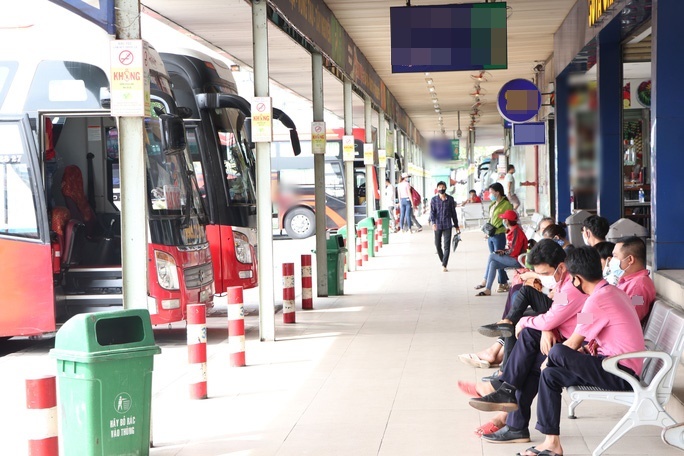  
Tổng lượng khách trên các chuyến xe liên tỉnh đến Thành phố Hồ Chí Minh trong vài ngày qua chỉ có  26.858 người. (Ảnh: Người Lao Động)