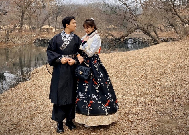  
Cặp đôi vừa kỉ niệm 3 năm ngày cưới ở Hàn (Ảnh: FBNV). - Tin sao Viet - Tin tuc sao Viet - Scandal sao Viet - Tin tuc cua Sao - Tin cua Sao