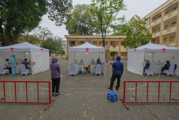  
Hà Nội đã tổ chức test nhanh cho hàng nghìn trường hợp liên quan đến bệnh viện Bạch Mai (Ảnh: Tuổi trẻ)