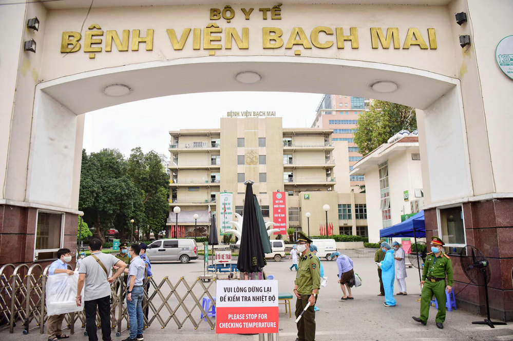  
Bệnh viện Bạch Mai - nơi được xem là "ổ dịch" lớn ở Việt Nam hiện nay. (Ảnh: Báo Giao Thông)