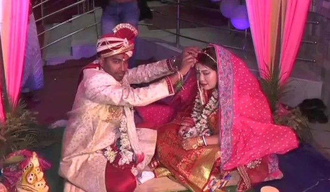  
Đám cưới tại Ấn Độ không có sự xuất hiện của người thân cô dâu. (Ảnh: ANI)