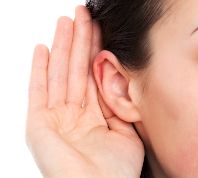  
Bạn có thể gặp vấn đề mất thính lực như cô gái nếu chăm sóc tai không đúng cách. (Ảnh minh họa: Edumaxi)